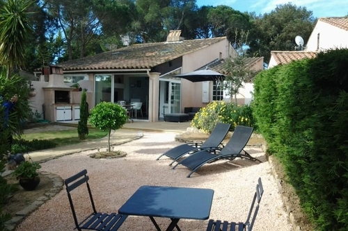 Jardin et terrasse Meublé Lavillat gassin.eu