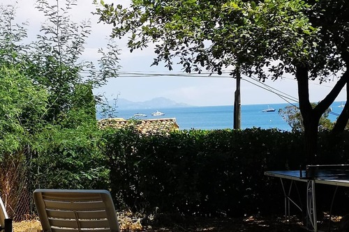terrasse et jardinet avec vue sur le golfe