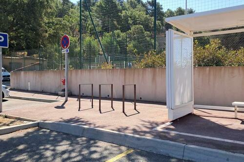 Parking à vélo – Arrêt de bus Parking du Stade_La Garde-Freinet