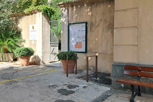 Parking à vélo – Place de la Mairie_La Garde-Freinet
