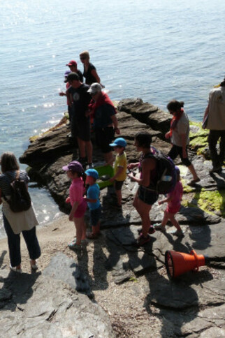 Activité enfant "Les pieds dans l'eau" au Domaine du Rayol