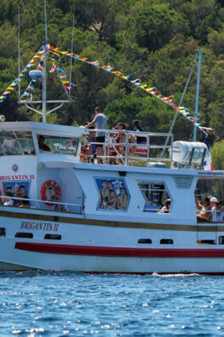 Boat Tour Saint-Tropez, millionaires bay