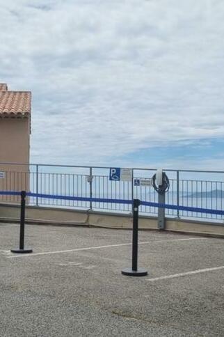 Borne de recharge pour véhicules électriques