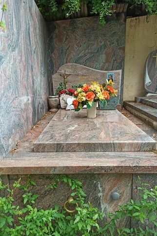 Tombe de Robert Dho, ancien maire de Gassin, enterré au cimetière de Gassin - https://gassin.eu