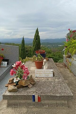 Tombe d'Aurélien Dancelme, brigade de police, enterré au cimetière de Gassin - https://gassin.eu
