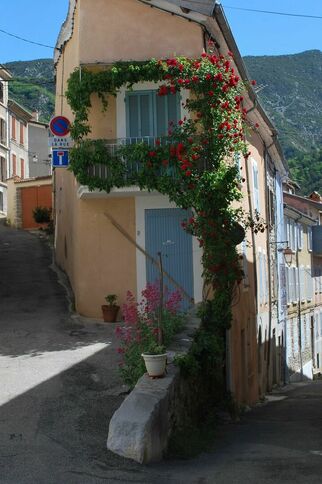 Ruelles du village de Serres