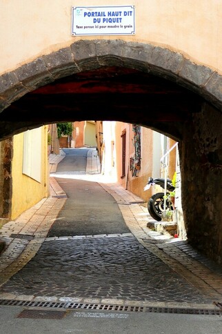 porche Rue des Moulins