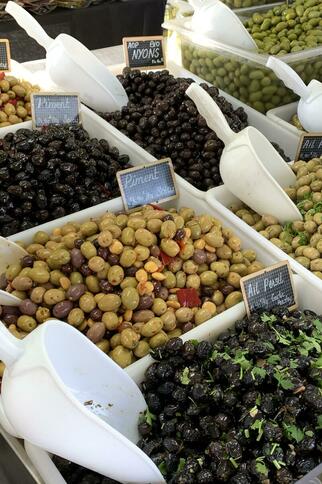 Les olives au marché