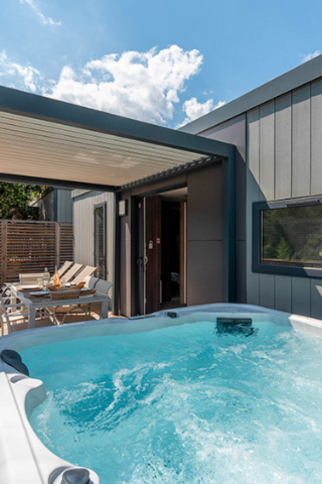 Pack WEEK-END EVJF avec Jacuzzi en 4*
