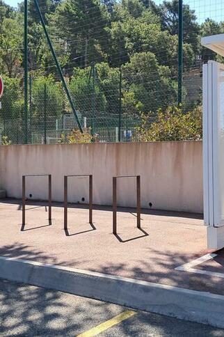 Parking à vélo – Arrêt de bus Parking du Stade_La Garde-Freinet