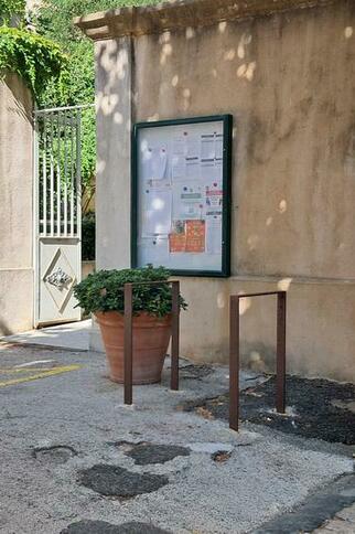 Parking à vélo – Place de la Mairie_La Garde-Freinet