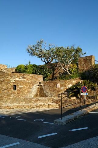 La place Léon Martel à Gassin