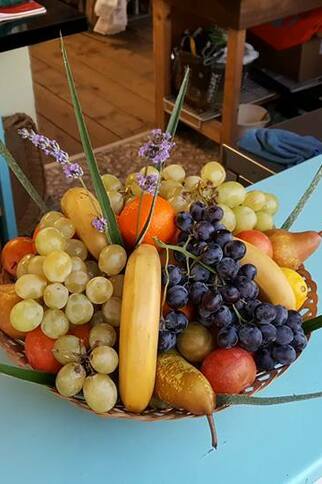 Magnifique panier de fruits aux Primeurs Cyclades de Gassin - https://gassin.eu