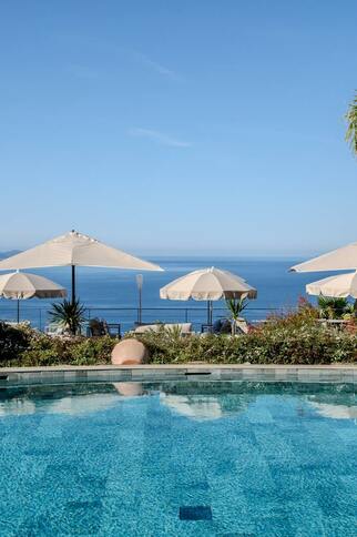 Piscine vue mer